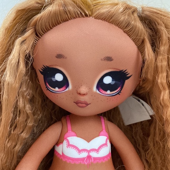 Na! Na! Na! Surprise Teens Slumber Party Fashion Doll 11” tall - Picture 3 of 14